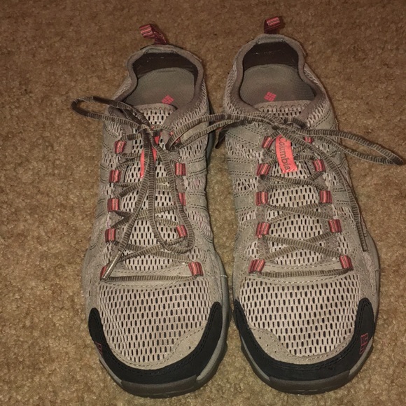 Columbia woman’s hiking shoes - Picture 1 of 3